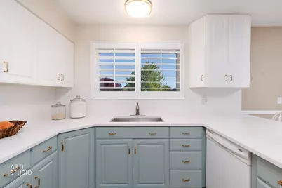2666 W Alice Dr, West Jordan, UT 84088 - Photo 9