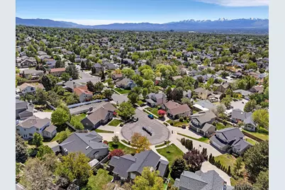 7909 S Twelve Pines Dr, Sandy, UT 84094 - Photo 13