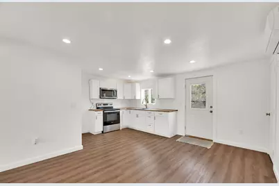 9025 S Bonnet Dr E, Sandy, UT 84093 - Photo 21