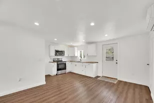 9025 S Bonnet Dr E, Sandy, UT 84093 - Photo 21