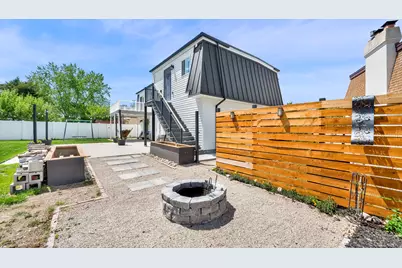 9025 S Bonnet Dr E, Sandy, UT 84093 - Photo 9