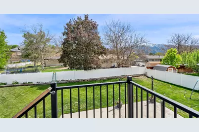 9025 S Bonnet Dr E, Sandy, UT 84093 - Photo 27