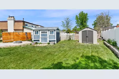 9025 S Bonnet Dr E, Sandy, UT 84093 - Photo 5