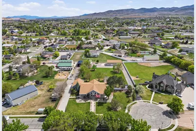 2433 W Saddle Horn Cir S, Bluffdale, UT 84065 - Photo 3