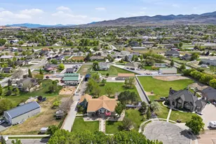 2433 W Saddle Horn Cir S, Bluffdale, UT 84065 - Photo 3