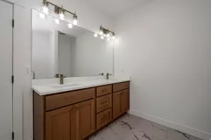 2563 E 2250 N, Layton, UT 84040 - Photo 11