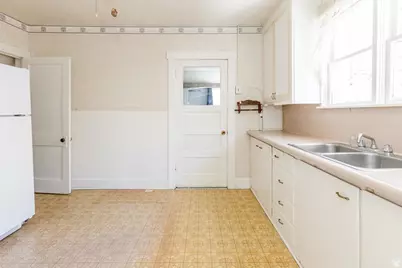 365 W 200 N, Logan, UT 84321 - Photo 15