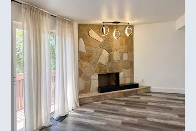 696 E Williamsburg Park Cir, Sandy, UT 84070 - Photo 9