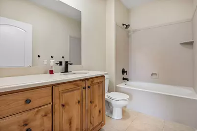 1030 N 995 W #914, Orem, UT 84057 - Photo 13