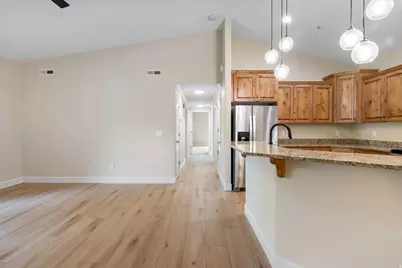 1030 N 995 W #914, Orem, UT 84057 - Photo 5