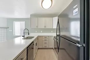 9217 S Jefferson Cv, Sandy, UT 84070 - Photo 9