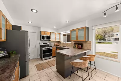 2804 E Arcadia Heights Cir, Salt Lake City, UT 84109 - Photo 11