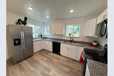 5447 S 2425 W, Roy, UT 84067 - Photo 11