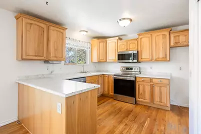 10140 S Buttercup Dr, Sandy, UT 84092 - Photo 5