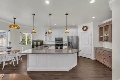 552 W 98 St N, Hyrum, UT 84319 - Photo 7