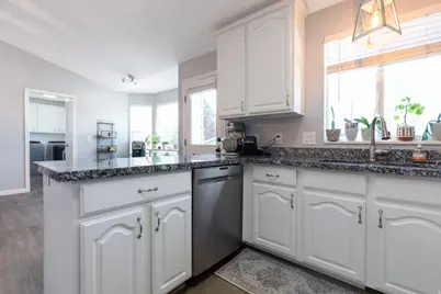 5244 W Shaggy Peak Dr, Riverton, UT 84096 - Photo 7