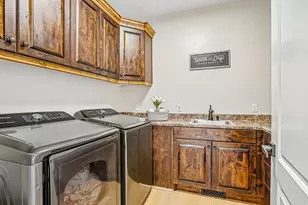 2184 E Eagle Crest Dr, Draper, UT 84020 - Photo 39