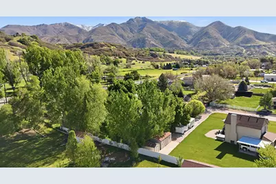 6621 S 1540 E, Uintah, UT 84405 - Photo 39