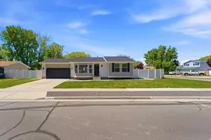 11058 S Sandy Creek Dr Dr E, Sandy, UT 84094 - Photo 3