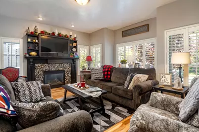 652 S Clearwater Falls Dr, Layton, UT 84041 - Photo 3