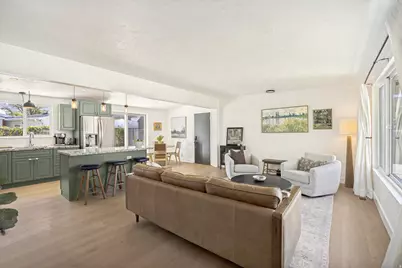 7067 S 2155 E, Cottonwood Heights, UT 84121 - Photo 5