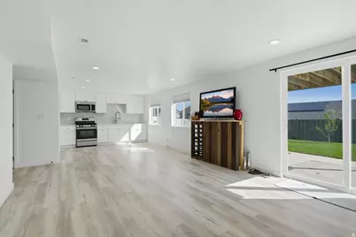2978 S Puddle Ln E, Saratoga Springs, UT 84045 - Photo 33