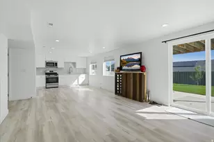 2978 S Puddle Ln E, Saratoga Springs, UT 84045 - Photo 33
