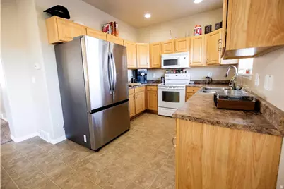 1658 W 300 S #42, Vernal, UT 84078 - Photo 7
