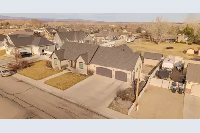 85 S Constitution Dr, Roosevelt, UT 84066 - Photo 3
