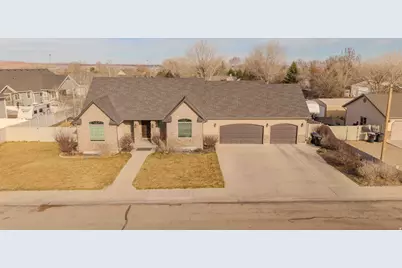 85 S Constitution Dr, Roosevelt, UT 84066 - Photo 3
