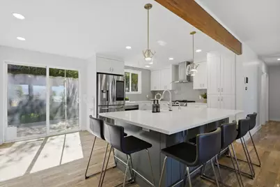 6557 S 2600 E, Cottonwood Heights, UT 84121 - Photo 9