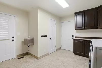 8228 S Set Point Cir E, Sandy, UT 84093 - Photo 41