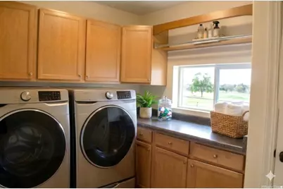 469 E Vine St S, Murray, UT 84107 - Photo 33