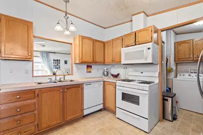 2600 N Hill Rd #4, Layton, UT 84041 - Photo 9