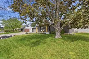 3927 S 3075 E, Holladay, UT 84124 - Photo 3