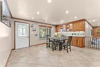 2416 E 10305 S, Sandy, UT 84092 - Photo 9