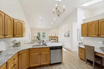 1077 E Brook Cir, Kaysville, UT 84037 - Photo 11