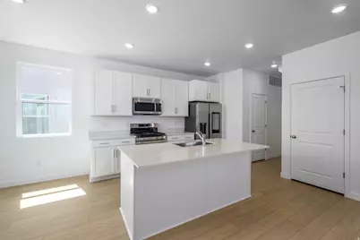 1547 S 900 W #140, Clearfield, UT 84015 - Photo 7