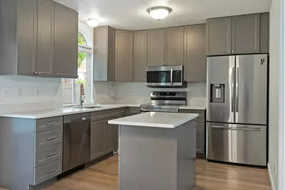 9485 S Fairway View Dr, Sandy, UT 84070 - Photo 9