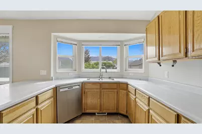 2290 N 1060 E, Lehi, UT 84043 - Photo 7