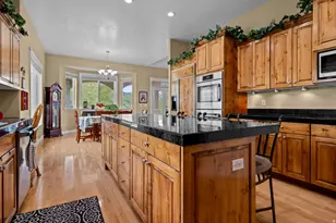 708 N Eagleridge Dr E, Bountiful, UT 84010 - Photo 11