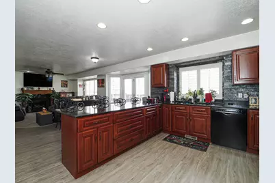 1833 N 350 E, Centerville, UT 84014 - Photo 13