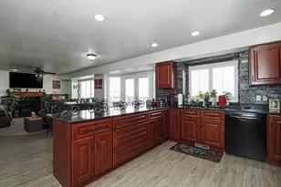 1833 N 350 E, Centerville, UT 84014 - Photo 13