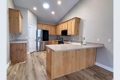 928 W 20 N, Orem, UT 84057 - Photo 7