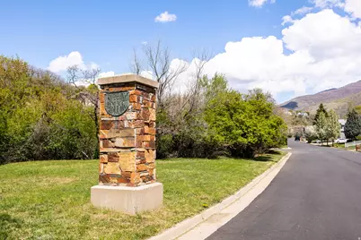 2141 E Oak Ln E #5, Layton, UT 84040 - Photo 3