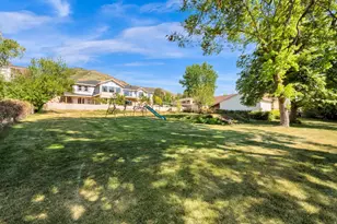574 N 400 E, Centerville, UT 84014 - Photo 9