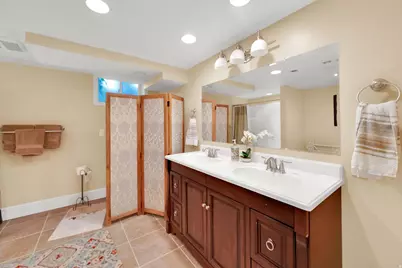 574 N 400 E, Centerville, UT 84014 - Photo 31