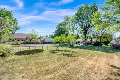 574 N 400 E, Centerville, UT 84014 - Photo 9