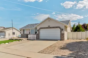 4977 W Cave Peak Dr, Riverton, UT 84065 - Photo 3