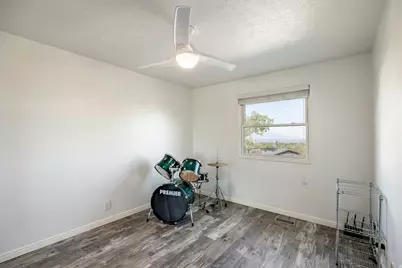 7351 S Chestnut Cir E, Cottonwood Heights, UT 84121 - Photo 5